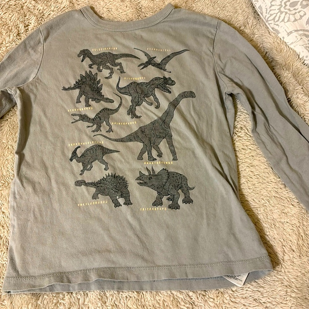 Gap size S boys 6-7 long sleeve Dino shirt